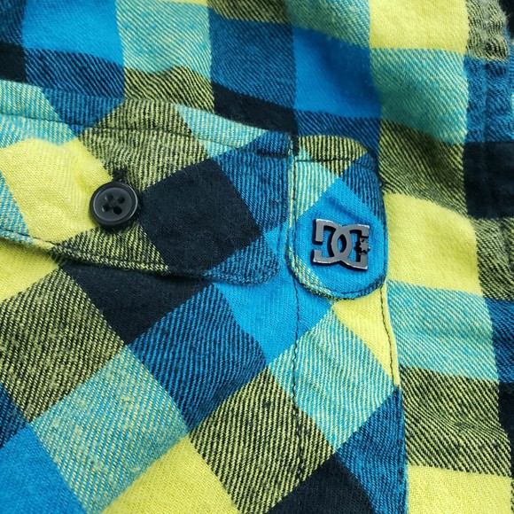 The DC Shoe Company Women's size X-Small 100% Cotton Lg Box Plaid Flannel shirt - Picture 3 of 9